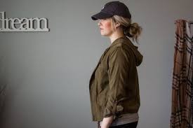 3 Ways To Style Your Hair With A Baseball Hat Adrianna Bohrer Outfits With Hats Baseball Cap Hairstyles Hat Outfit Spring