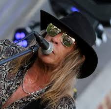 Zak Perry & The Beautiful Things updated their profile picture.