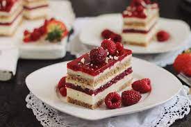 Pantru a prepara crema, se înmoaie plicul de gelatină în apă. Prajitura Cu Zmeura Si Mascarpone Una Dintre Cele Mai Accesate Retete De Pe Acest Blog Si Incercata De Zeci Dessert Recipes Easy Dessert Recipes Cake Recipes
