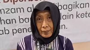 Tabung Rp20 Ribu per Hari, Sri Dewi Pedagang Kelontong dari Kediri Wujudkan  Impian Berhaji