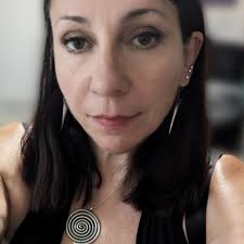 I managed to grab the gorgeous Aoife Mac Cana who is the judge for the Mad  Hatters Competition at the last day of the Galway Races