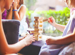 Familia jugndo juegos de mesa animado / los mejores juegos de mesa navidenos para jugar en familia : Juegos De Mesa Educativos Eres Mama