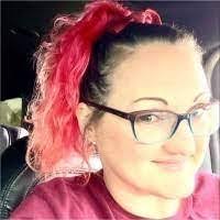 Amanda Becher's Instagram, Twitter & Facebook