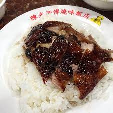 开始我选择先去按按大腿，按完大腿筋去看看自助餐区， 其实吃的不多， 也是可以躺椅看菜单点餐送到休息区。 自助餐区后面有白色u型吧台与椅子 ，我来的时候没人。 走到选秀的地方， 小姐的人数大概跟金池差不多 ，25～30人左右， 走秀看起来像学18桑拿. é™ˆå…‰è®°çƒ§å'³é¥­åº— æ¾³é—¨ é¤åŽ… ç¾Žé£Ÿç‚¹è¯„ Tripadvisor