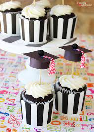 Graduation Cap Cupcake Toppers Easy And Adorable Diy Craft Tutorial Graduation Diy Graduation Cupcake Toppers Graduation Cap Cupcakes