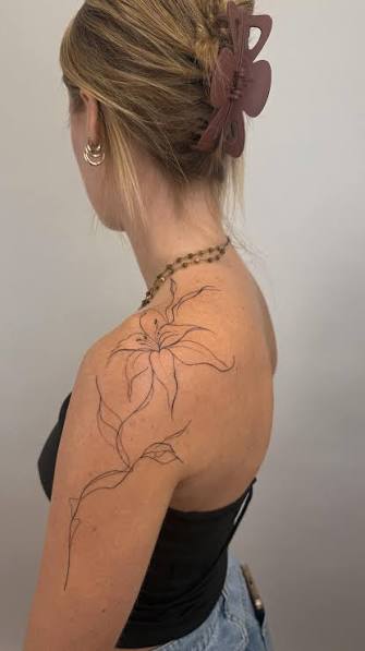 Abstract flower 🩶, FineLineTattoo / Tattoo / Sarasota / Florida / FloralTattoo / FlowersTattoo / AbstractFlower / ShoulderTattoo / Minimal / ThinLines / Abstraction / AbstractionTattoo / Process , ...