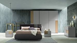Per dare un tocco shabby ad una camera da letto neutra bastano un comò della nonna e una sedia country abbinati a qualche complemento romantico. Racana Arredamenti Camere Da Letto Complementi
