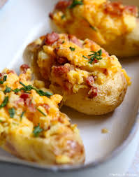 Pommes De Terre Au Four Farcies Aux Lardons Et Cheddar Recette Pomme De Terre Au Four Recettes De Cuisine Pommes De Terre Farcis Au Four