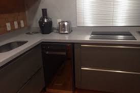 Bancada Cozinha Quartzo Marrom Pesquisa Google Em 2020 Cozinha Planejada Apartamento Cozinhas Bancada Cozinha