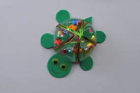 Basteln Mit Mull Ist Eine Tolle Sache Wir Zeigen Euch Wie Ihr Aus Plastikflaschen Ganz Einfach S Schildkrote Basteln Plastikflaschen Basteln Laternen Basteln