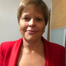 Suzanne Hare's Instagram, Twitter & Facebook