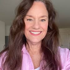 Donna Duffy's Instagram, Twitter & Facebook