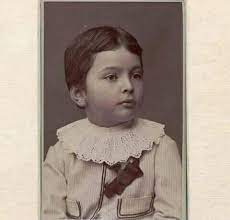 Casa memorială george enescu de la liveni (astăzi comuna se numește george enescu) este o casă descoperind talentul uriaș al copilului enescu, pe care îl instruiesc în permanență, părinții. LecÈ›ia Unui Copil MamÄƒ Muzica Refugiul Sufletelor Facebook