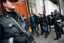 Juli 2011 handelte es sich um zwei zusammenhängende terroristische anschläge des norwegischen rechtsextremisten anders behring breivik gegen norwegische regierungsangestellte in oslo und gegen jugendliche in einem feriencamp auf der norwegischen insel utøya, denen 77 menschen zum opfer fielen. Norwegian Killer Claims To Be A Resistance Leader Ctv News