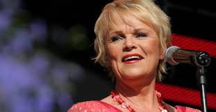 Katri Helena lähti nuorten miesten matkaan