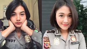 Memiliki karir yang cemerlang dengan penghasilan yang tidak sedikit, sejumlah artis ternama indonesia tetap melanjutkan pendidikan mereka hingga ke bangku kuliah. Inilah Deretan Polwan Cantik Yang Pernah Viral Dan Hebohkan Publik No 4 Anak Artis Senior Terkenal Sriwijaya Post