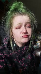 Ready to go to work in an hour 😩😩😩 I hope all of u have a beautiful day  🖤