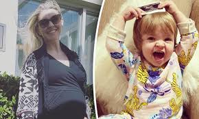 Newton earned a degree in music at the university of oregon. Bert And Patti S Daughter Lauren Newton Reveals She S Pregnant With Her Sixth Child Daily Mail Online