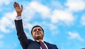 Selahattin demirtaş'ın koğuşunun havalandırmasında çekilen fotoğrafları şöyle: Demirtas Tan Vicdan Ve Adalet Nobeti Ne Mesaj Korkmanin Degil Ayaga Kalkmanin Zamani Zaman Avustralya