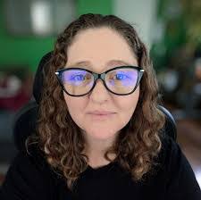 Jana Crump's Instagram, Twitter & Facebook