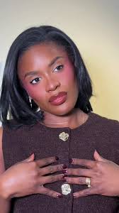 Lip combo: Lip liner: @maccosmetics Chestnut Gloss: Noemi Cosmetics Cherry