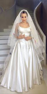 Angelina Jolie Wedding Dress And It S Twins Wedding Forward Angelina Jolie Wedding Dress Wedding Dresses Angelina Jolie Wedding