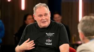 "Bares für Rares"-Waldi über "Ommas", die sich "gut anfühlen" - TV SPIELFILM