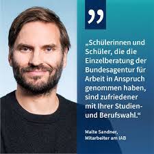 Sandra Mach's Instagram, Twitter & Facebook