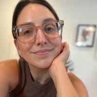 Sarah Holcombe's Instagram, Twitter & Facebook