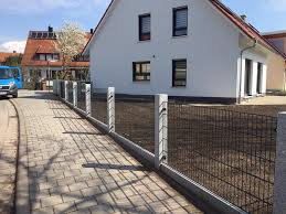 Zaunanlage Stabmatten Mit Granitsaulen Gerhard Steiner Gmbh Zaun Gartengestaltung Haus Und Garten