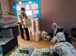 Penggunaan buku teks dan buku latihan dan aktiviti yang di perakukan oleh kementerian pendidikan. Guru Guru Dari Unit Skim Pinjaman Buku Teks Spbt Sedang Gigih Memproses Buku Buku Teks Baru Untuk Persediaan Pembukaan Semula Sesi Persekolahan 2021 Smk Saujana Utama