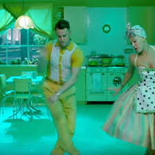 Staehlys ausbildung begann 1997, als sie zunächst privaten schauspielunterricht nahm. Beautiful Trauma Pink Lasst Mit Channing Tatum Die 50er Aufleben Stern De