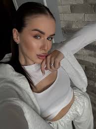 𝐴𝑛𝑛𝑎 𝑆𝑒𝑙𝑒𝑧𝑛𝑒𝑣𝑎 (@a__selezneva) • Instagram photos and videos