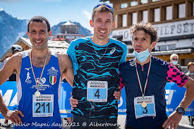 Dopo un'infanzia trascorsa in un collegio religioso e la militanza nella sinistra extraparlamentare (entrambe narrate nelle prime due parti del romanzo gli esordi), verso la fine degli anni settanta ha intrapreso un apprendistato letterario, protrattosi per quindici anni e terminato nel 1993 con la pubblicazione dei tre racconti di clandestinità. Bio Correndo Xavier Chevrier Migliora Il Record Del Passo Dello Stelvio