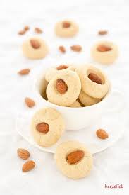Husarenkrapfen Rezept Kekse Die Auch Husarenkrapferl Oder Engelsaugen Genannt Werden Rezept Platzchen Rezept Danische Kekse Rezept Kekse