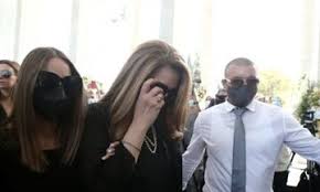 Παντρεύεται τον τόλη βοσκόπουλο, αδιαφορώντας για την 23χρονη διαφορά στην ηλικία τους. Tolhs Boskopoylos H Prwth Anarthsh Ths Antzelas Gkerekoy Meta Ton 8anato Toy Fpress Gr