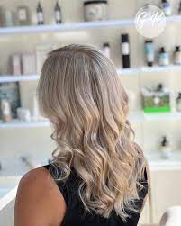 babyhighlights finestpigments ganz feine strahnen mit einem kuhlen blond ton blondieren blond strahnen