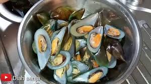 Misalnya untuk olahan kerang kupas. Beberapa Cara Untuk Memasak Kupang Kupas Beku Atau Dalam Kerang Petua Memasak 2021