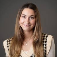 100+ perfiles de «Lívia»