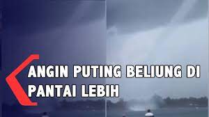 Angin Puting Beliung Terjang Perairan Pantai Lebih Youtube