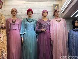 Spandek korea kombinasi brokat variasi tali depan pinggang belakang karet. Dulu Gamis Nagita Slavina Kini Baju Lebaran Seperti Ini Tren Di Tanah Abang