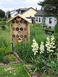 Vier Sterne Insektenhotel Bauanleitung Zum Selberbauen 1 2 Do Com Deine Heimwerker Community In 2020 Insektenhotel Insektenhotel Bauanleitung Insektenhotel Bauen