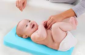Until then, stick to sponge baths to gently wipe away any milk residue (or remnants of that afternoon diaper blowout). Summer Infant Comfy Bath Sponge
