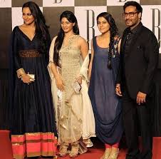 Sonakshi Sinha And Tanishaa With Her Sister Kajol And Kajol S Husband Ajay Devgn Fashion Bollywood Saree