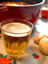 Ställ fram små skålar med naturell yoghurt, guacamole och limeklyftor på. Chili Con Carne Nach Jamie Oliver Stilettos Sprouts