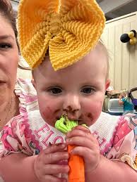 Staci did so good with matching Kay's bow with her shirt 😍😍😍