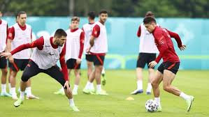 2020 yılında yapılması planlanan 2020 avrupa futbol şampiyonası 2021 yılına ertelendi. Iizmqxc2jg109m