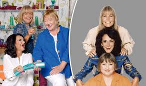 Quirke, who starred as sharon in birds of a feather from 1989 to 1998 and again from 2014 to 2017, opened up the first branches of the pauline quirke academy of performing arts across the uk. Birds Of A Feather S Linda Robson On Christmas Special On Itv Express Co Uk