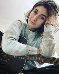 Доброе утро ! Пожалуйста, очень надо , есть ли у кого хороший остеопат ,  или же специалист по мануальной терапии . Мне кажется китайцы в этом лучше  . Пожалуйста , скиньте контакты .