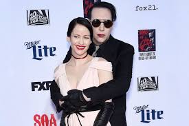 Check out the latest pictures, photos and images of marilyn manson and lindsay usich. Marilyn Manson And His Wife Show They Are Perfect Couple Over A Recent Instagram Post Metalhead Zone